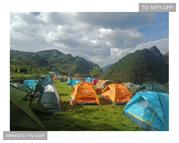 龙山登山赛与骑行赛配套活动丰富，包括秦简研讨会与星空帐篷音乐节
